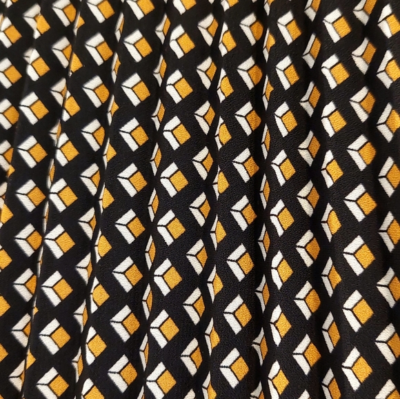 Geometric flowy midi skirt - Picture 2 of 3